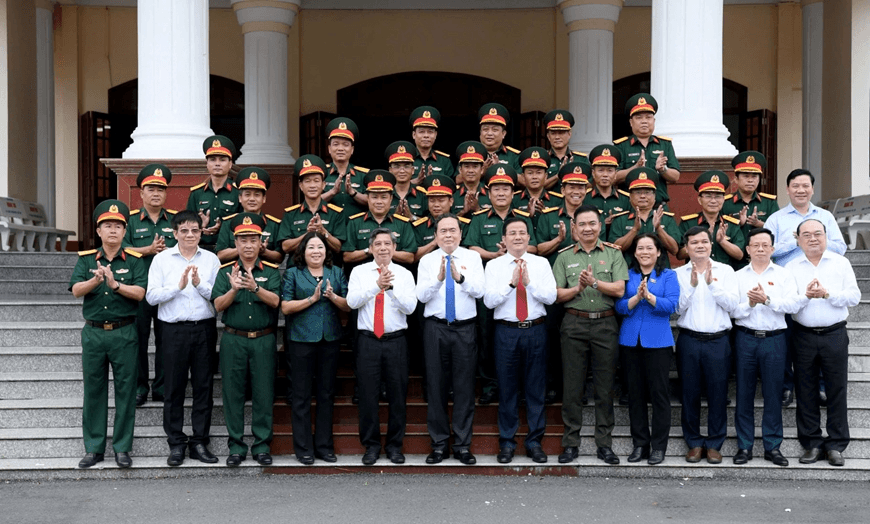 Chủ tịch Quốc hội Trần Thanh Mẫn thăm Bộ CHQS tỉnh Hậu Giang