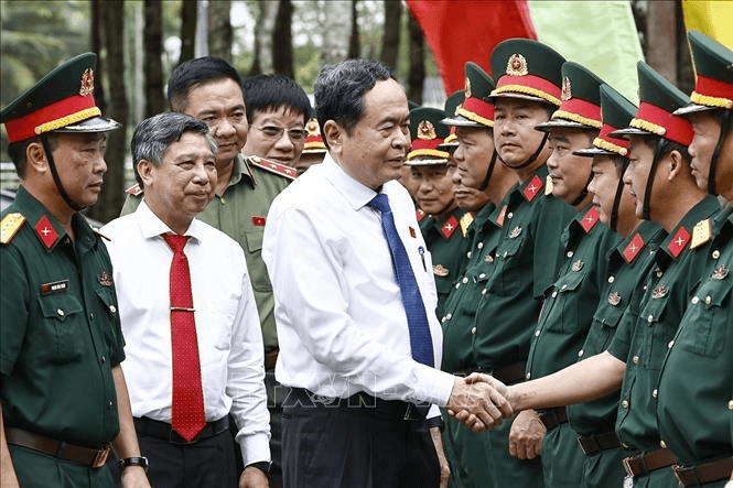 Chủ tịch Quốc hội Trần Thanh Mẫn tiếp xúc cử tri tại Hậu Giang