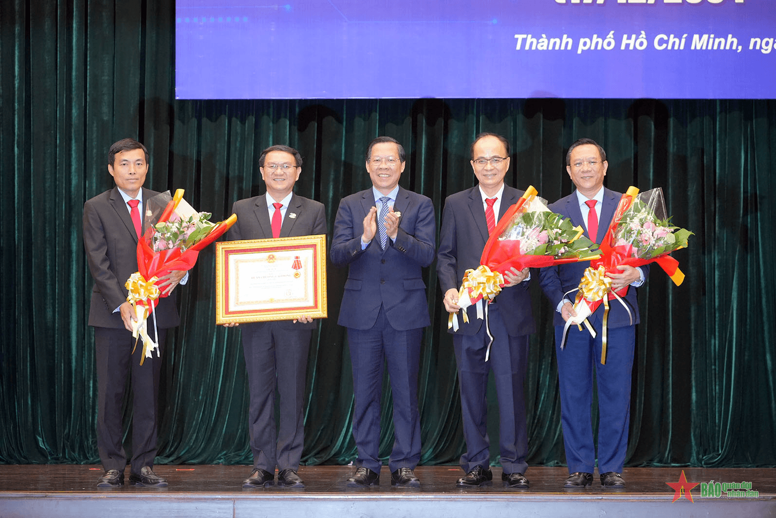 Sở Thông tin và Truyền thông TP Hồ Chí Minh đón nhận Huân chương Lao động hạng Nhì