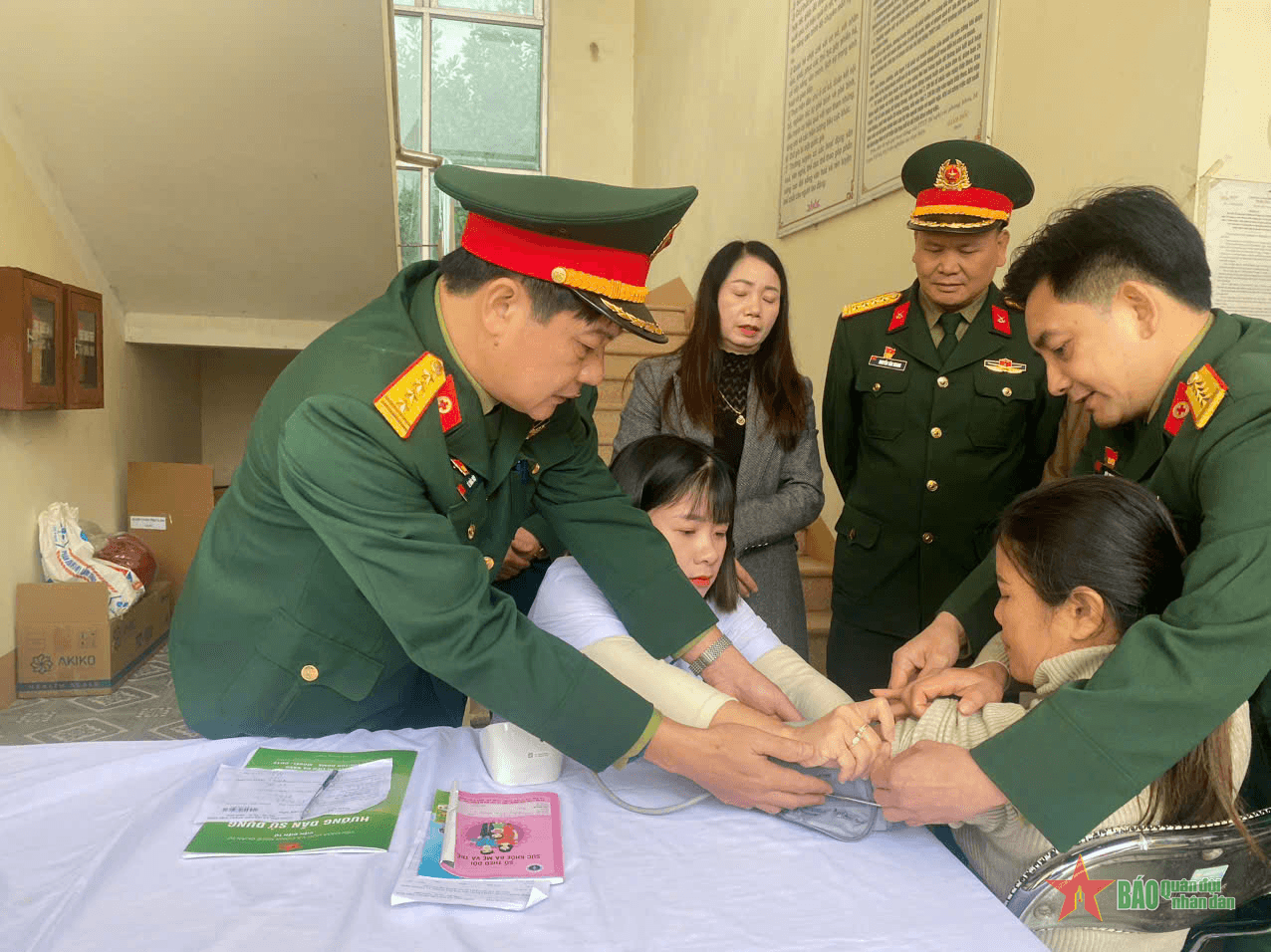 Cục Hậu cần-Kỹ thuật, Quân khu 1 tặng xã Bộc Nhiêu, huyện Định Hóa, tỉnh Thái Nguyên trang thiết bị y tế