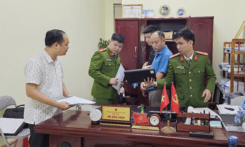 Khởi tố một Chủ tịch UBND phường vì nhận hối lộ