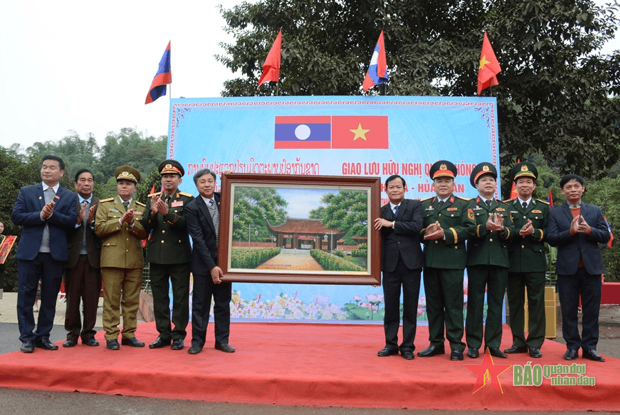 Giao lưu Quốc phòng Thanh Hóa - Hủa Phăn