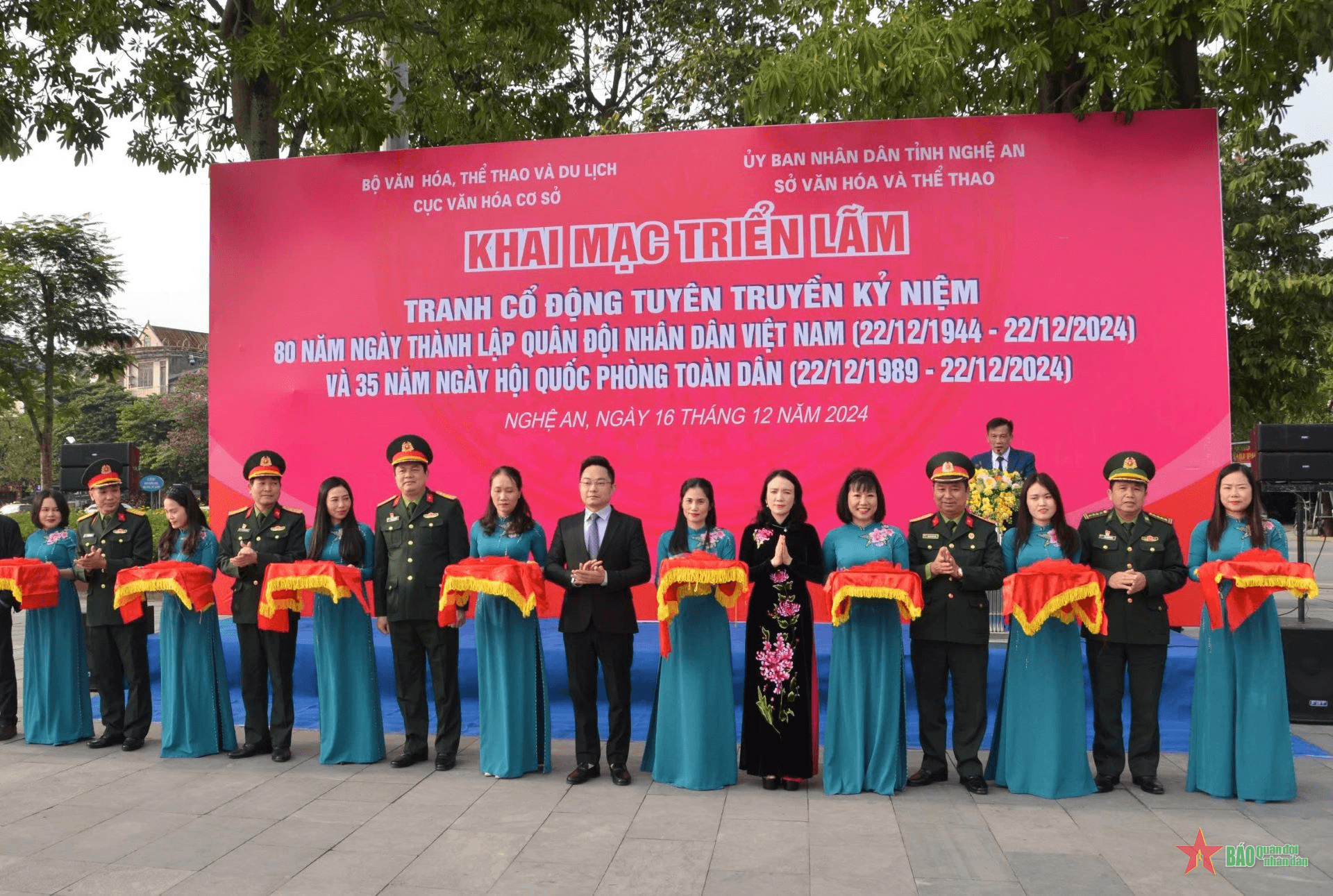 Tranh cổ động khắc họa hình tượng Bộ đội Cụ Hồ