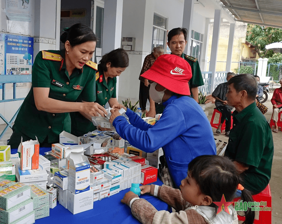 An Giang: Khám bệnh, cấp thuốc nhân kỷ niệm Ngày thành lập Quân đội
