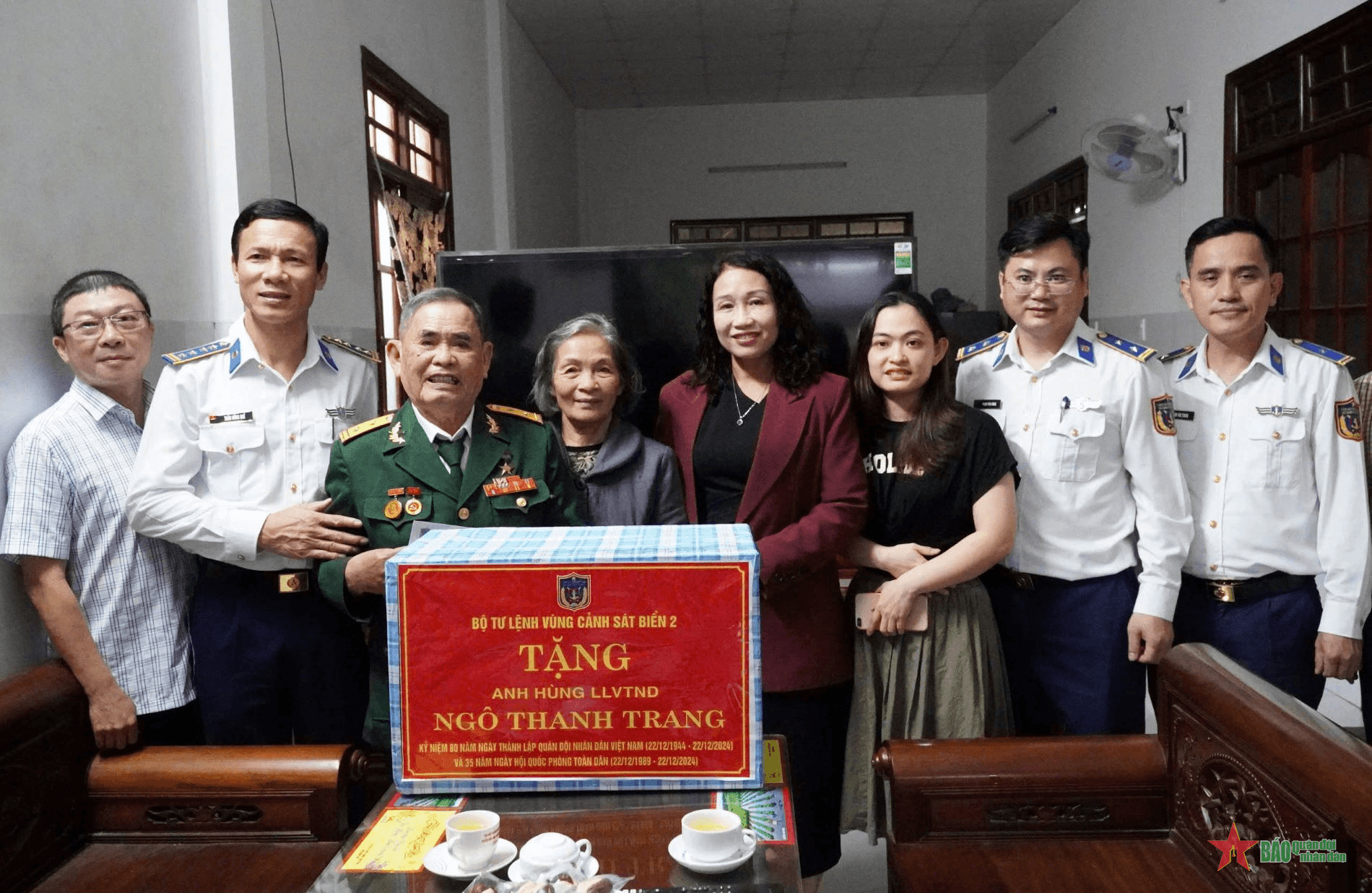 Bộ tư lệnh Vùng Cảnh sát biển 2 thăm, tặng quà gia đình chính sách, người có công tỉnh Quảng Ngãi