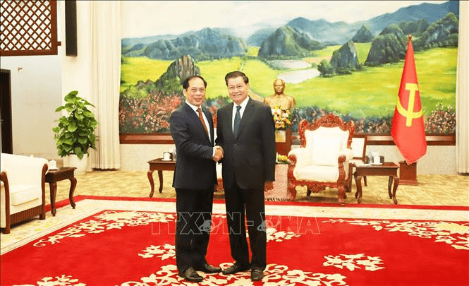 Phó thủ tướng, Bộ trưởng Bộ Ngoại giao Bùi Thanh Sơn hội kiến lãnh đạo cấp cao Lào