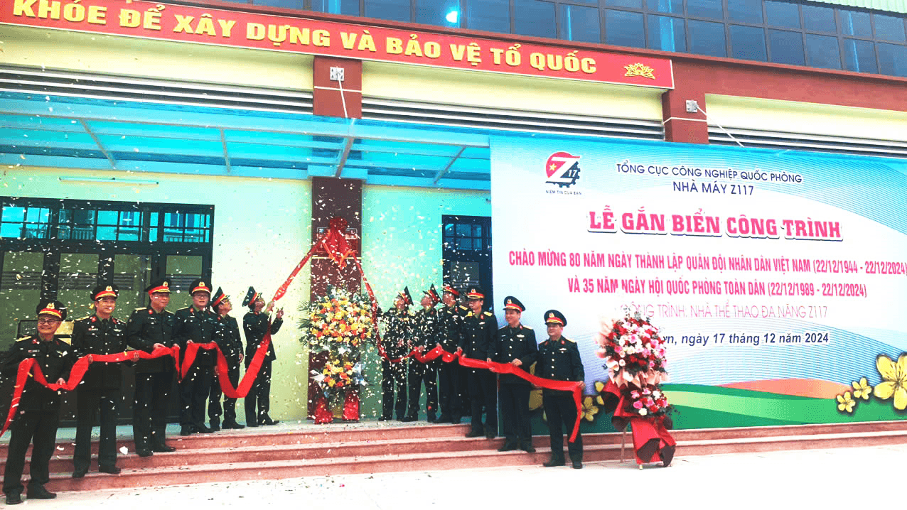 Nhà máy Z117 gắn biển 2 công trình chào mừng 80 năm Ngày Thành lập Quân đội