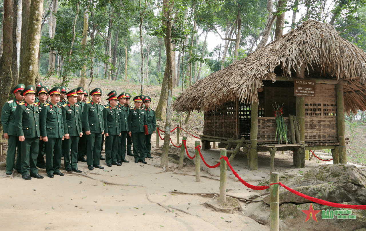 Đảng ủy, Bộ CHQS tỉnh Tuyên Quang: Dâng hương tại Khu di tích Quốc gia đặc biệt Tân Trào
