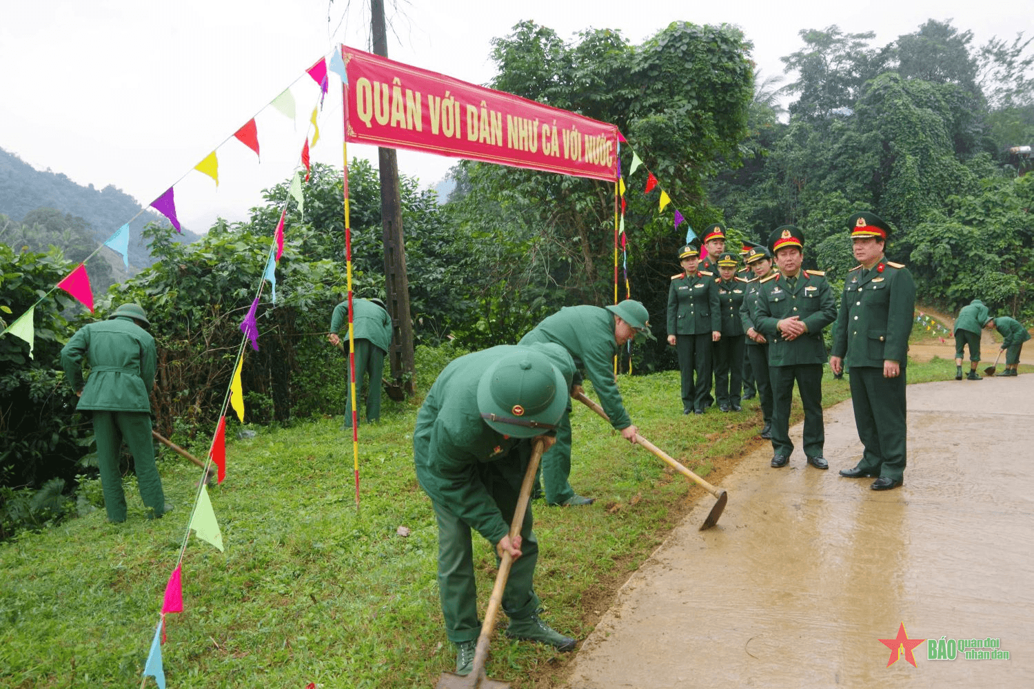 Ra quân làm công tác dân vận tại xã Ba Nang, huyện Đakrông, tỉnh Quảng Trị

​