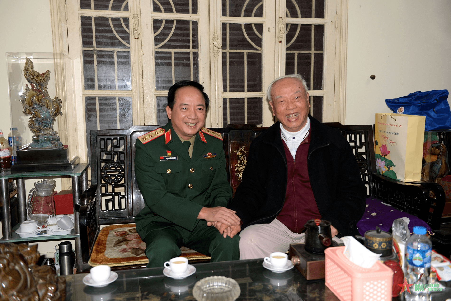 Thượng tướng Trịnh Văn Quyết thăm, tặng quà nguyên Chủ tịch Quốc hội Nguyễn Văn An và Đại tướng Phạm Văn Trà