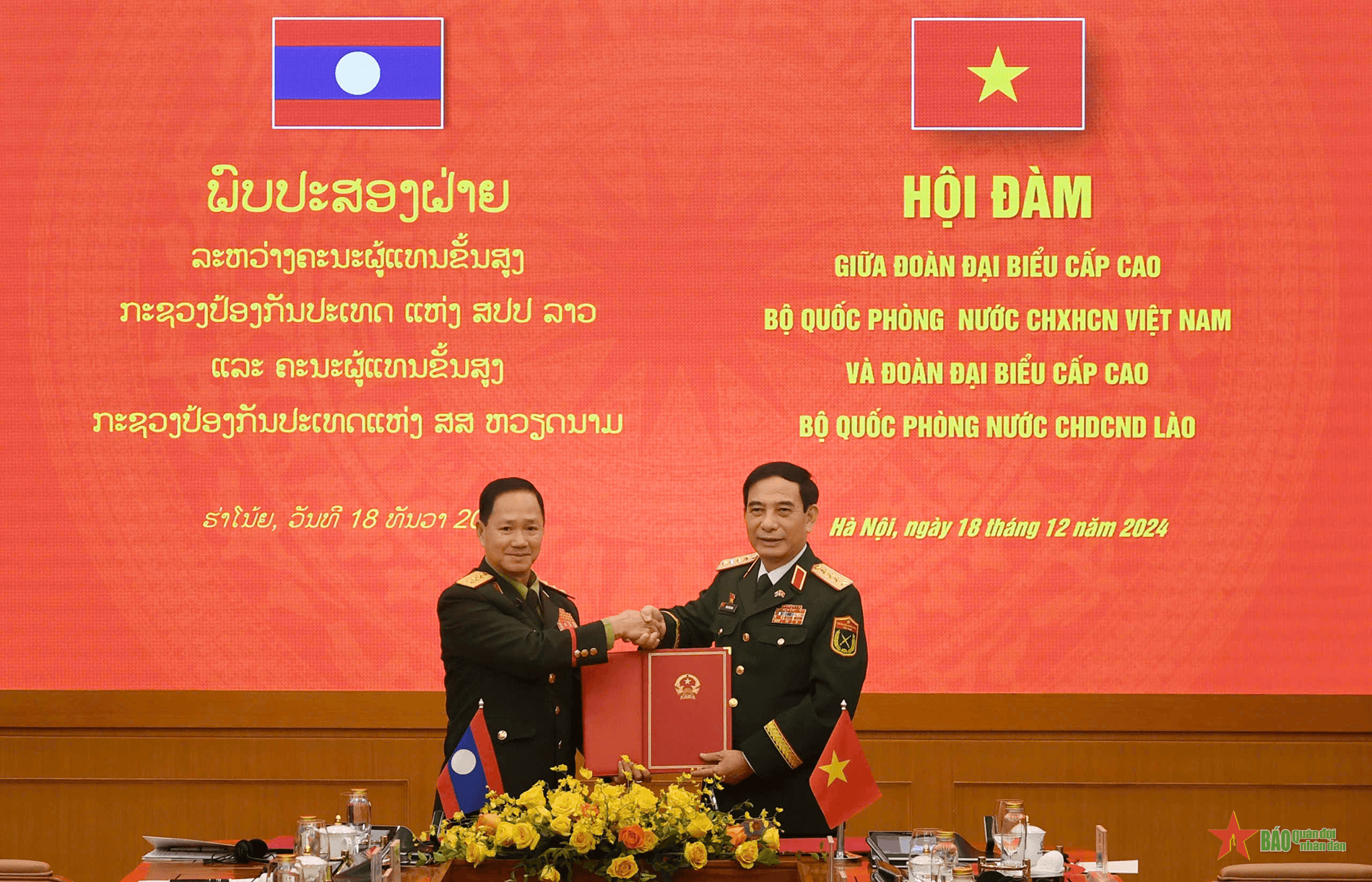 Đại tướng Phan Văn Giang hội đàm với Bộ trưởng Bộ Quốc phòng Lào