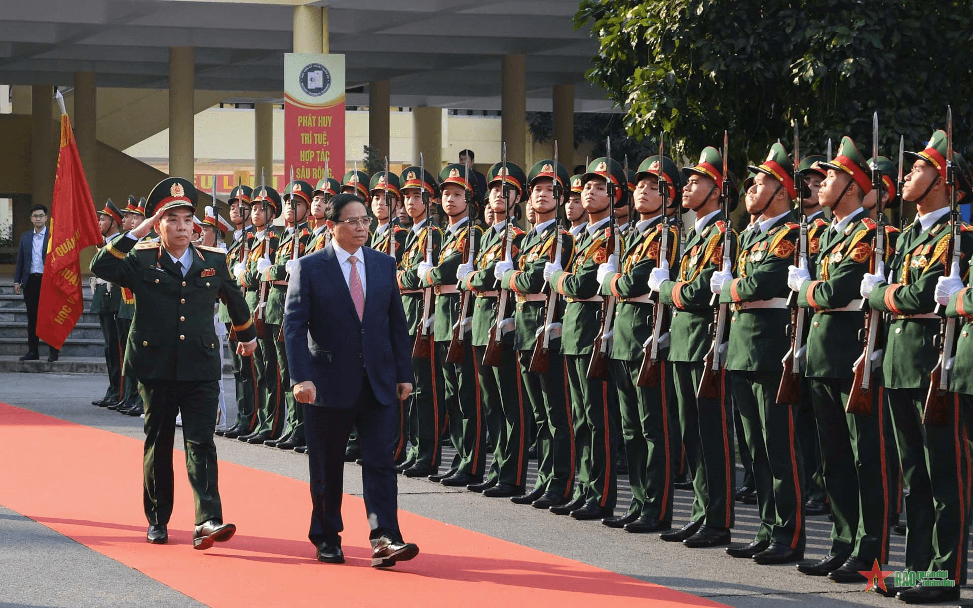 Thủ tướng Chính phủ Phạm Minh Chính thăm và làm việc tại Học viện Kỹ thuật quân sự