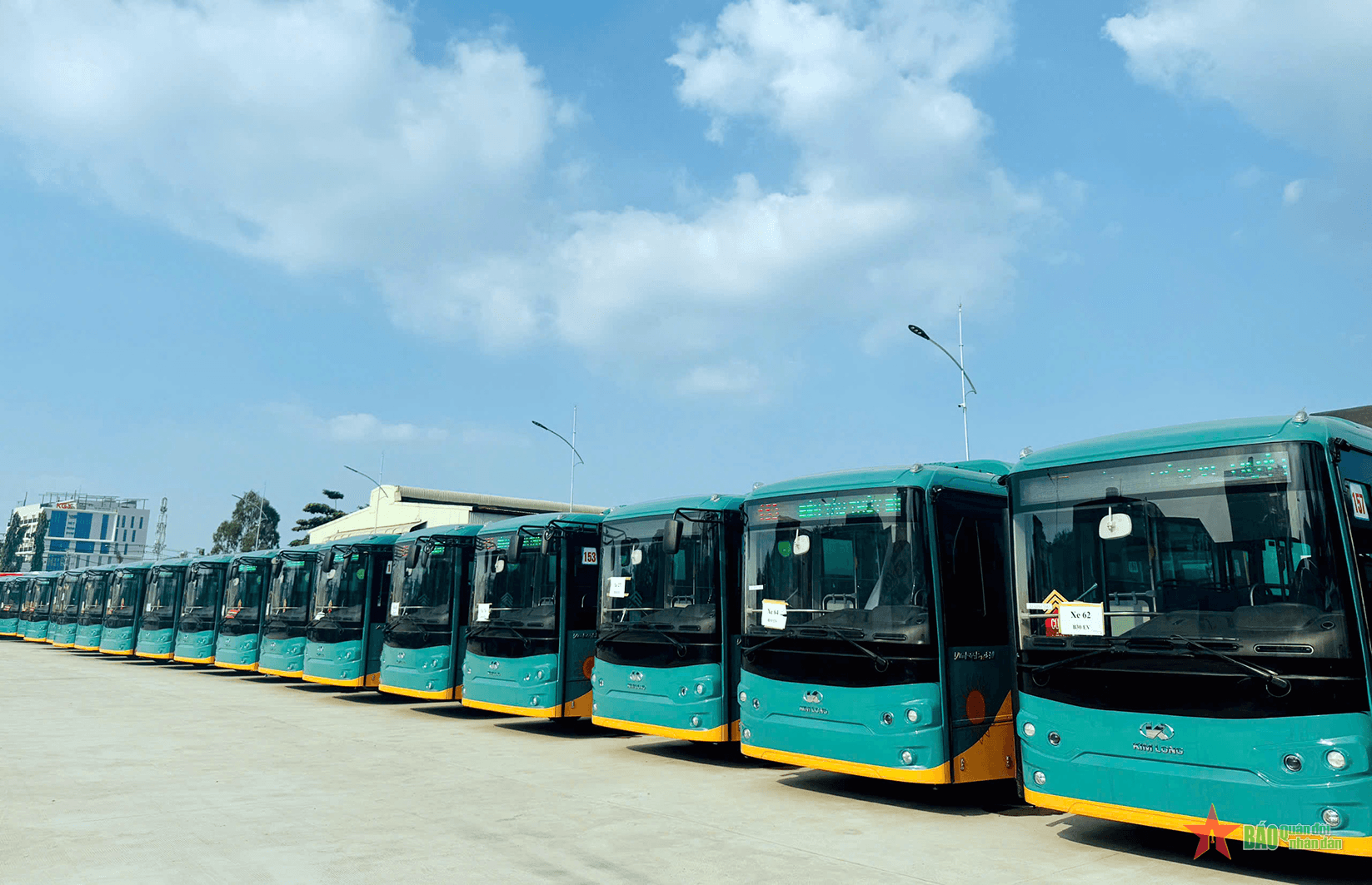 TP Hồ Chí Minh: 150 xe buýt điện đưa khách đến các ga metro số 1