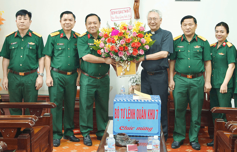 Gắn kết nghĩa tình với nhân dân