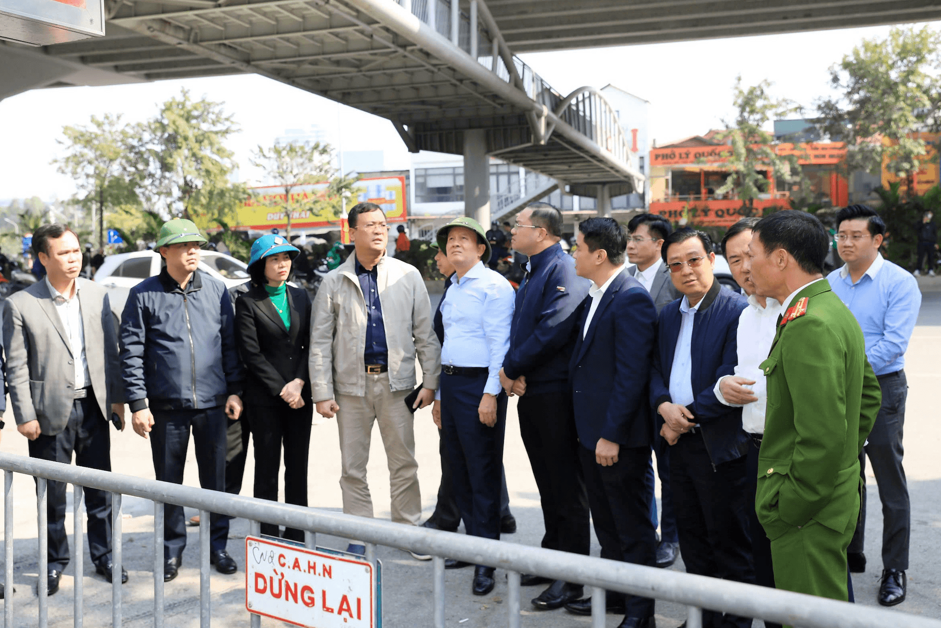 Hà Nội: Tập trung khắc phục hậu quả vụ cháy tại số 258 Phạm Văn Đồng