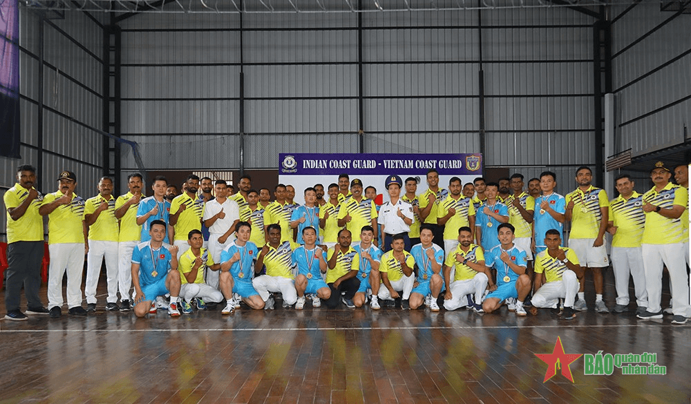 Đoàn công tác Cảnh sát biển Việt Nam chào xã giao Tư lệnh bờ Tây Lực lượng Bảo vệ bờ biển Ấn Độ