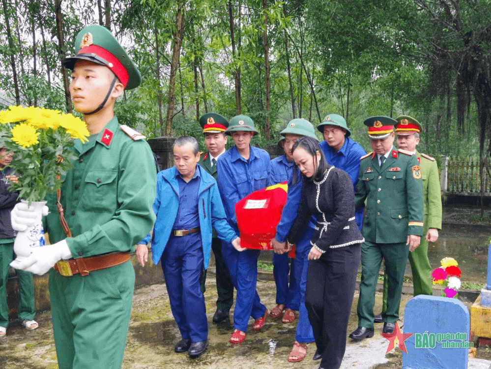 Sư đoàn 968 (Quân khu 4) phối hợp tổ chức truy điệu và an táng 4 hài cốt liệt sĩ được tìm thấy tại Quảng Trị