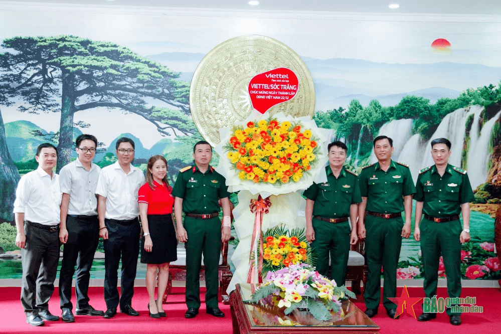 Viettel Sóc Trăng chúc mừng Bộ đội Biên phòng tỉnh nhân dịp 80 năm Ngày thành lập Quân đội nhân dân Việt Nam