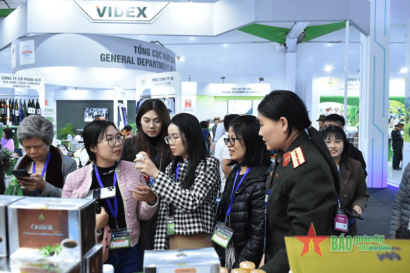 Gian trưng bày của Lào gây ấn tượng tại Triển lãm Quốc phòng quốc tế Việt Nam 2024