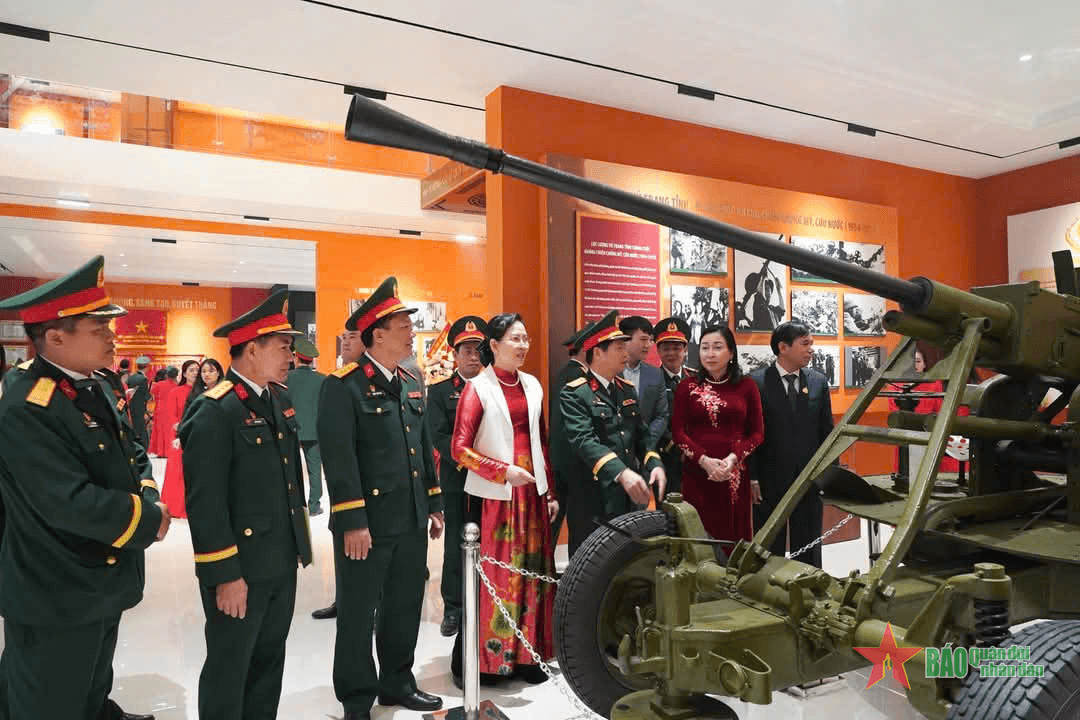 Khánh thành công trình nhà truyền thống lực lượng vũ trang tỉnh Hà Nam