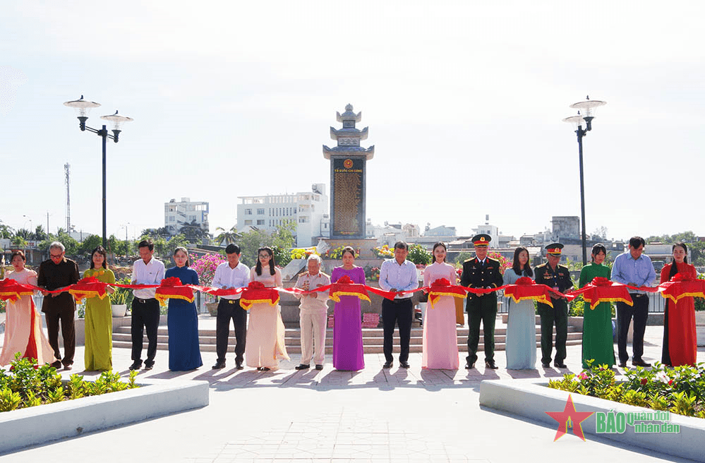 Khánh thành Đài tưởng niệm ghi danh các anh hùng hy sinh tại cầu Cần Đăng