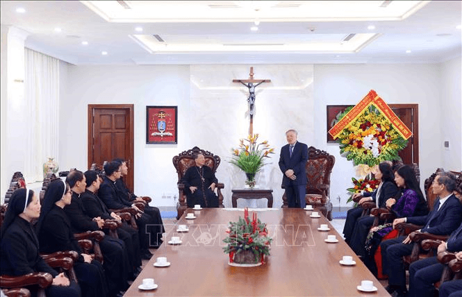Phó thủ tướng Thường trực Nguyễn Hòa Bình chúc mừng Giáng sinh các tổ chức tôn giáo tại Hà Nội