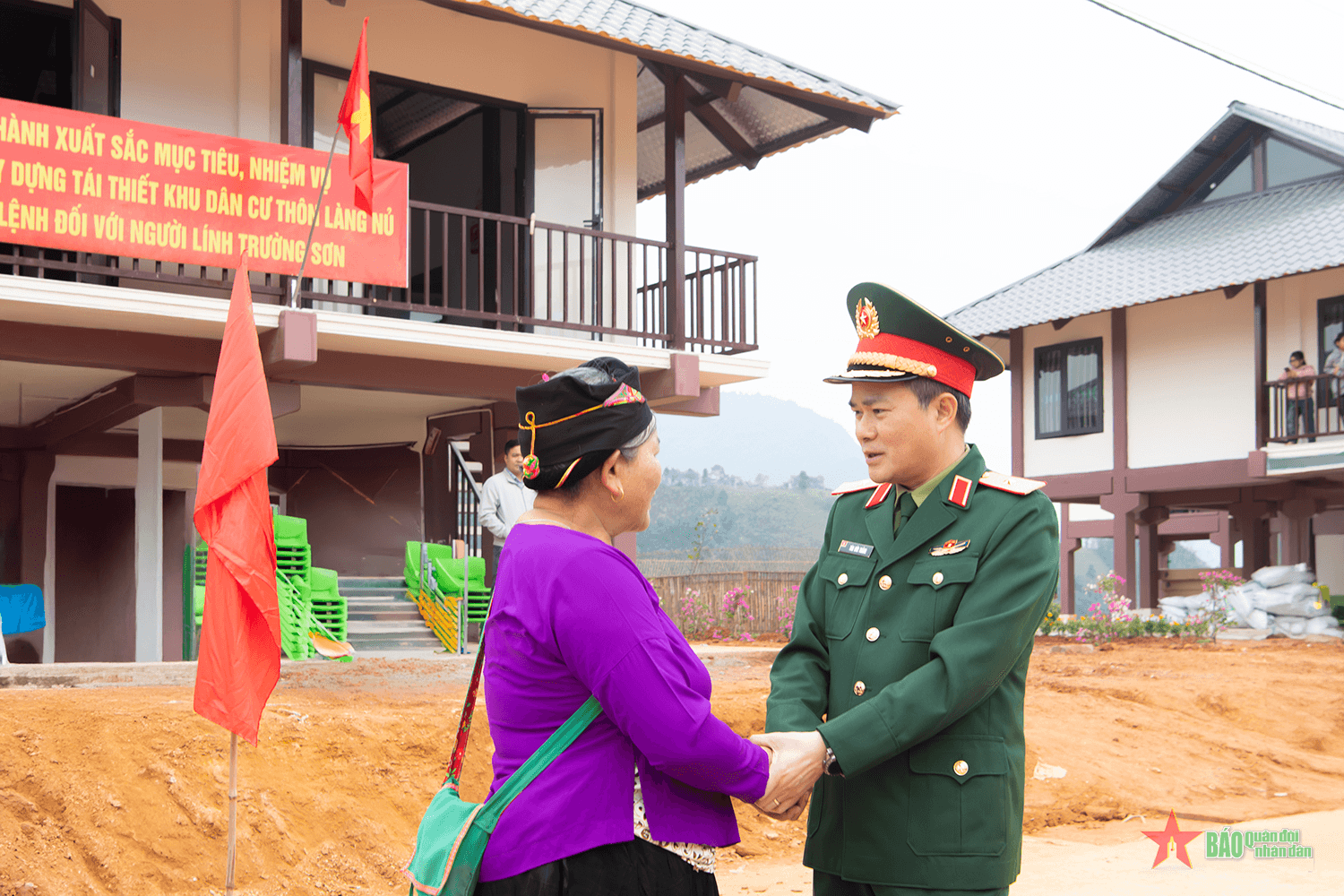 Cùng người dân thôn Làng Nủ xây dựng cuộc sống mới