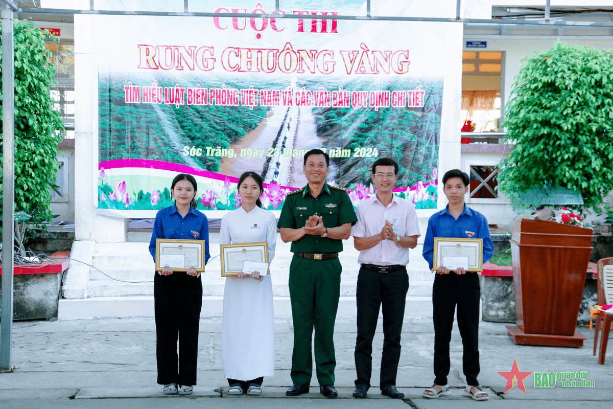 Tuyên truyền Luật Biên phòng Việt Nam tới học sinh và nhân dân khu vực biên giới biển tỉnh Sóc Trăng