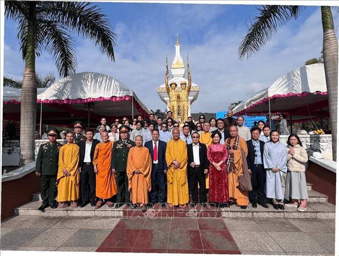 Tưởng niệm các Anh hùng liệt sĩ quân tình nguyện Việt Nam tại Lào