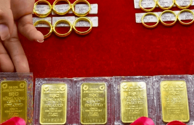Giá vàng hôm nay (23-12): Tăng, giảm trái chiều