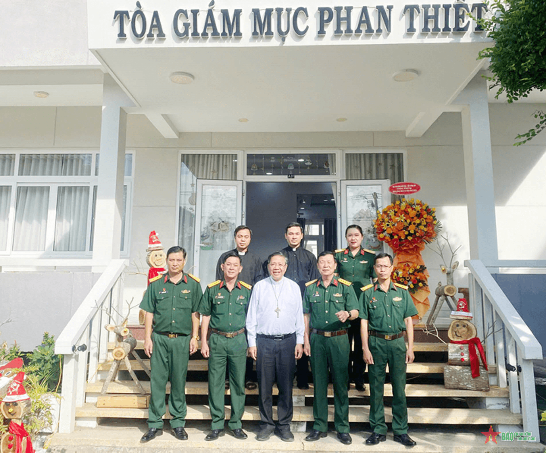 Bộ CHQS tỉnh Bình Thuận tăng cường đoàn kết với các tổ chức tôn giáo