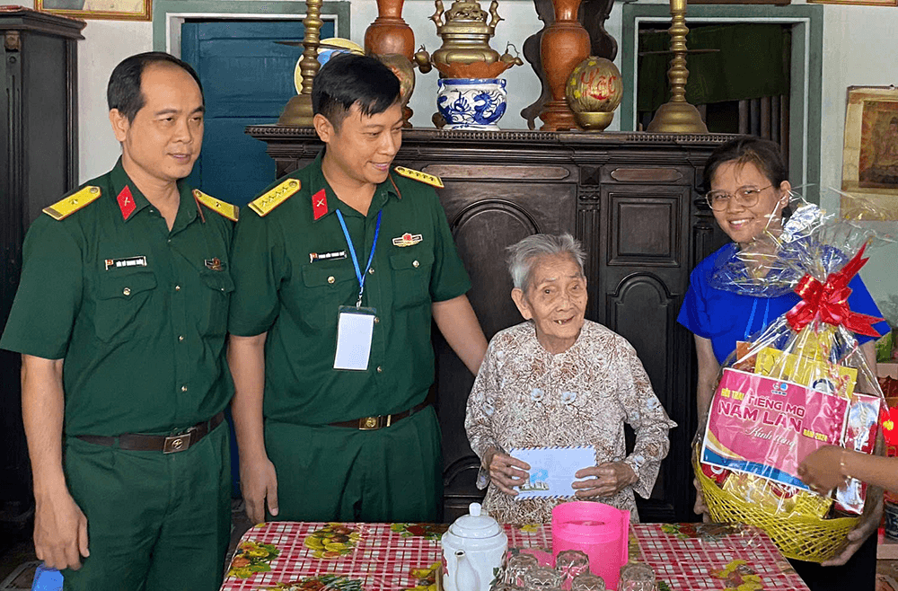 Sĩ quan trẻ nhiệt huyết cống hiến