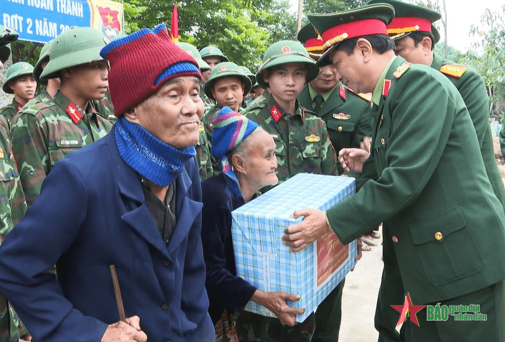 Bộ tư lệnh Quân khu 4 kiểm tra hành quân dã ngoại tại huyện Con Cuông (Nghệ An)