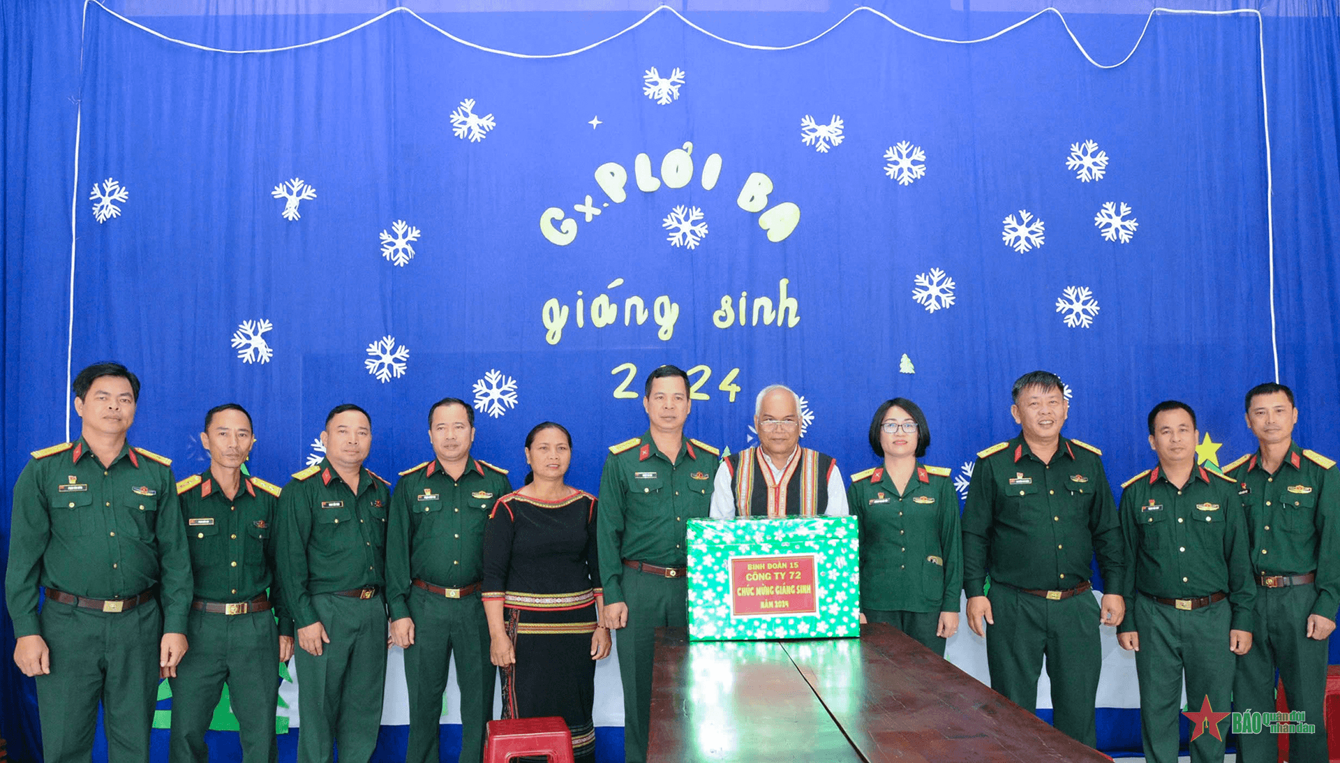Binh đoàn 15 trao quà tặng 118 giáo xứ, giáo điểm, nhóm đạo trên địa bàn