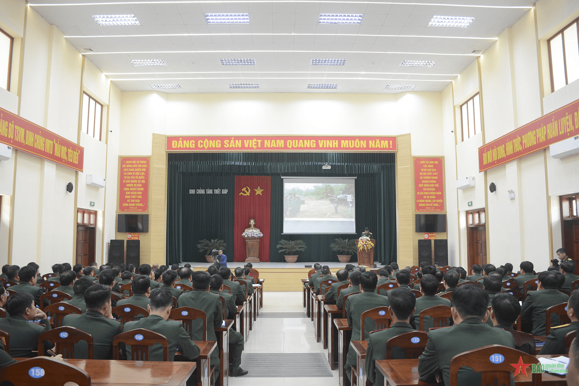 Binh chủng Tăng Thiết giáp tổng kết công tác huấn luyện năm 2024