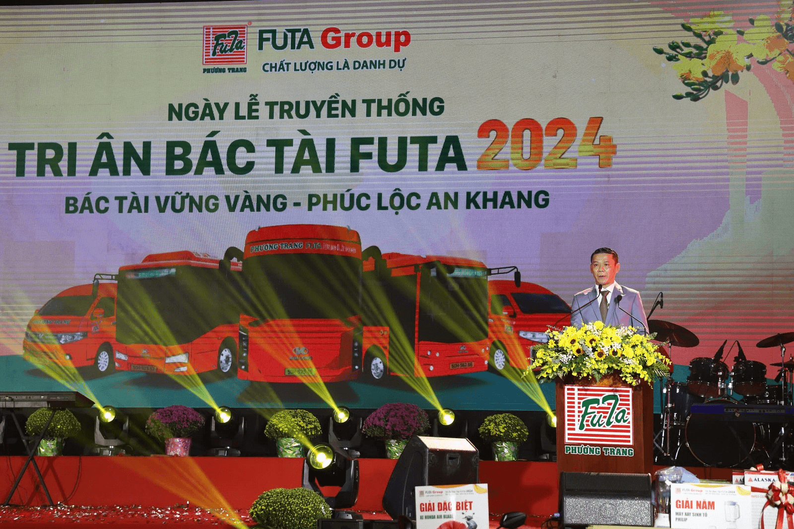 Ngày lễ truyền thống tôn vinh, tri ân hơn 8.000 lái xe