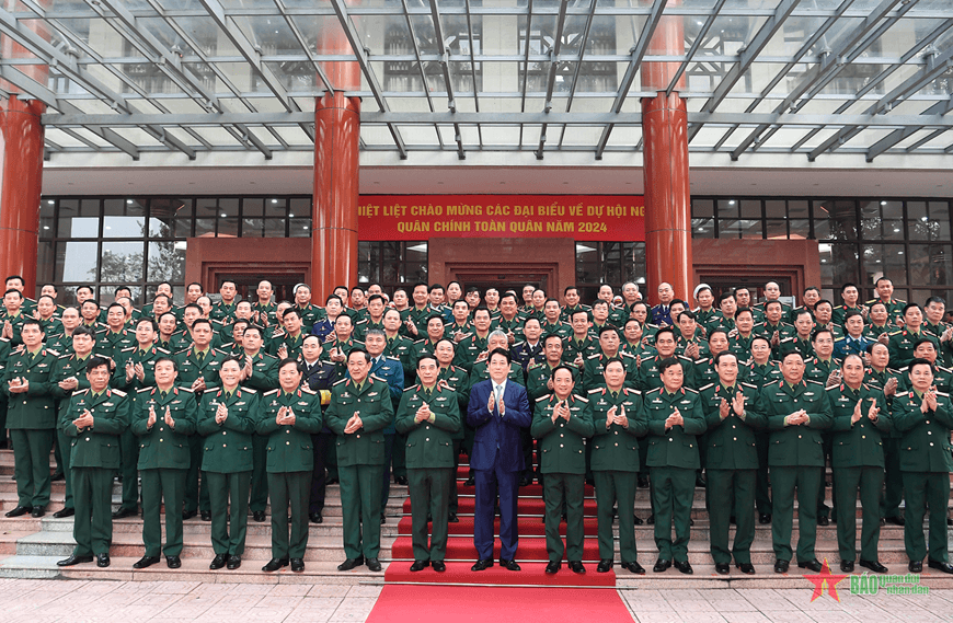 Tập trung nâng cao sức mạnh Quân đội, duy trì nghiêm chế độ sẵn sàng chiến đấu, bảo vệ vững chắc vùng trời, vùng biển, biên giới, nội địa, không gian mạng