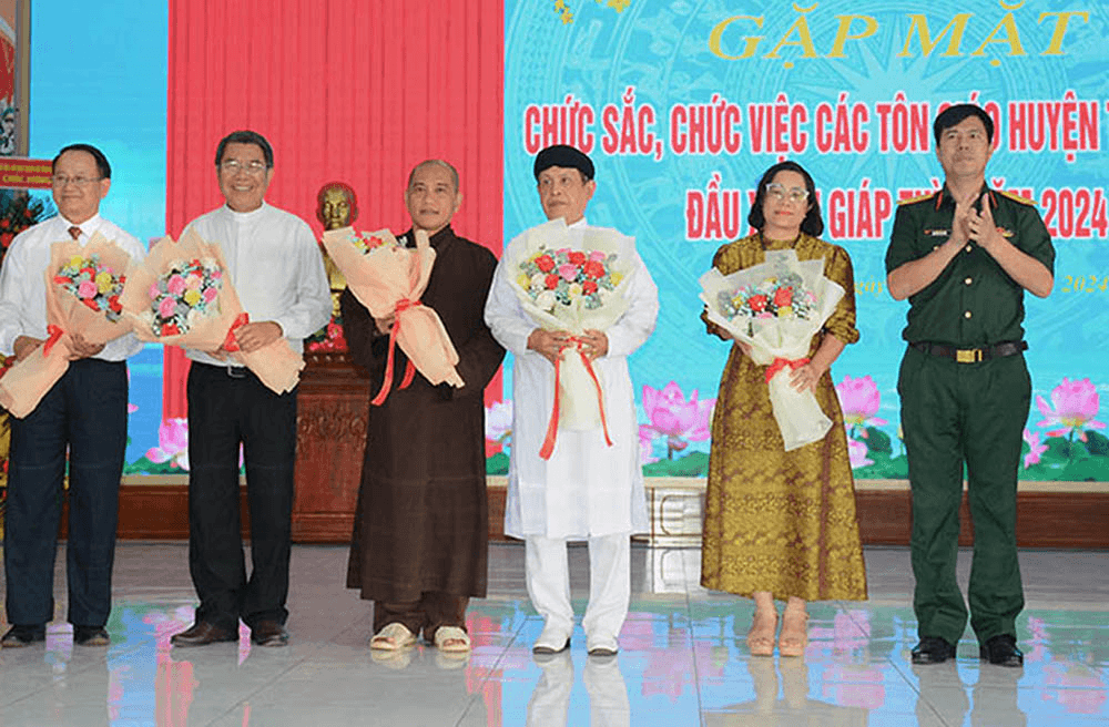Phát triển Đảng ở vùng đồng bào có đạo