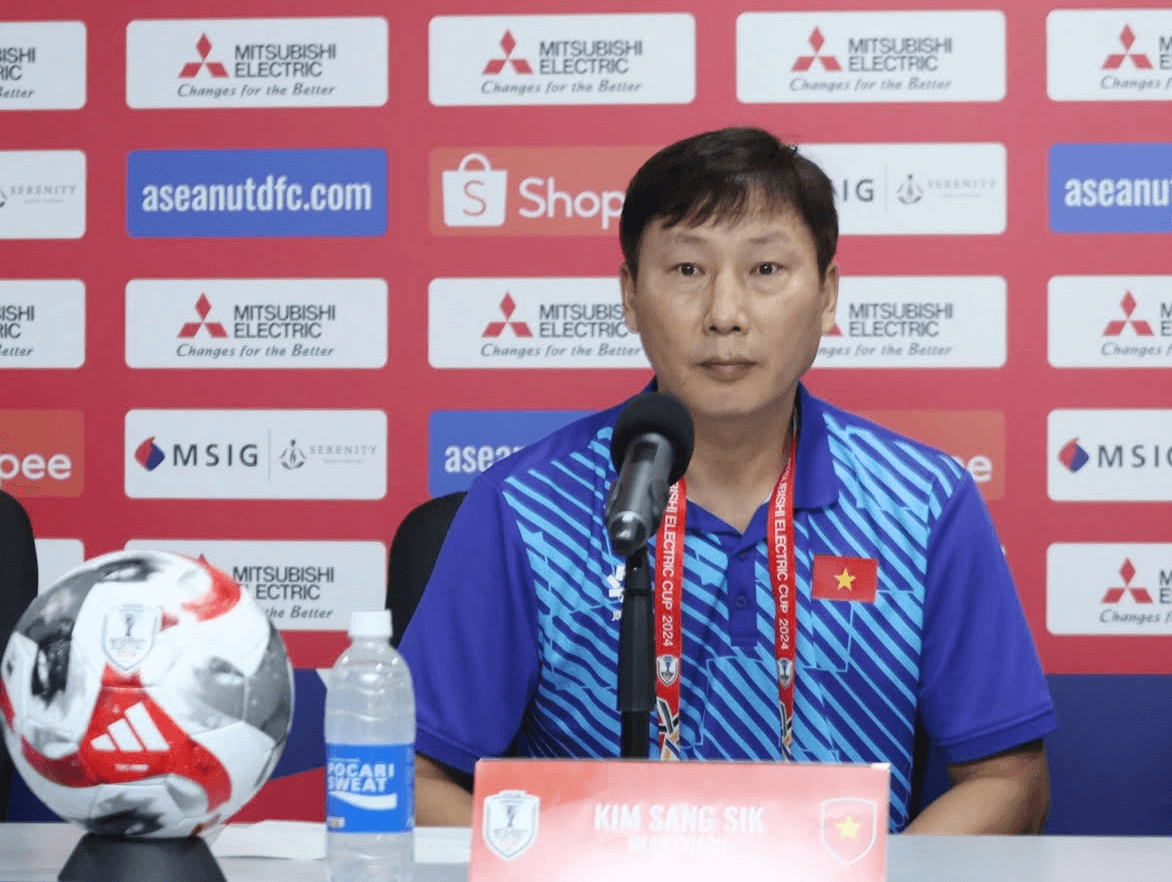 HLV Kim Sang-sik: “Đội tuyển Việt Nam không chủ quan trước Singapore ở lượt về”