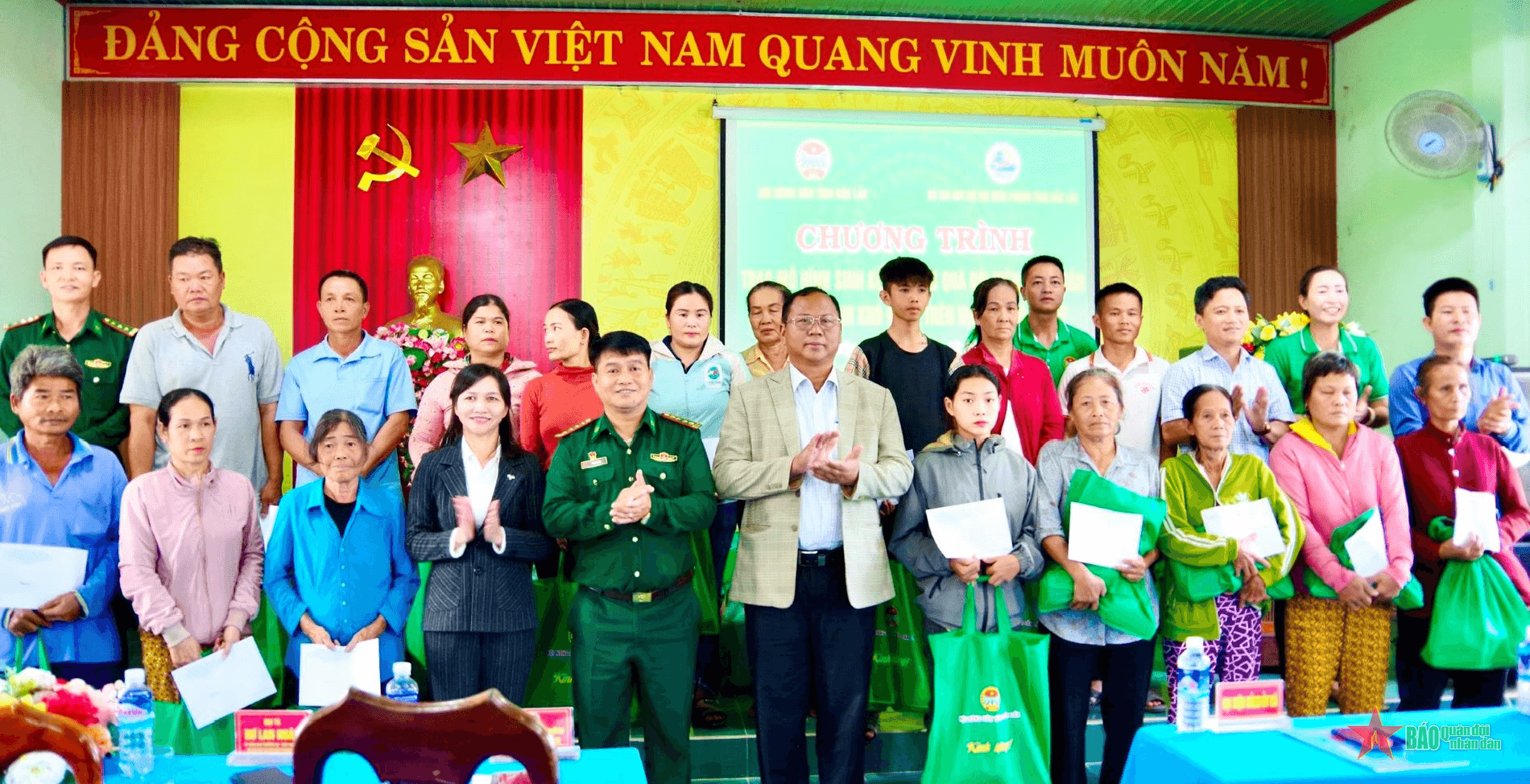 Đắk Lắk: Trao sinh kế hỗ trợ hội viên nông dân có hoàn cảnh khó khăn ở vùng biên