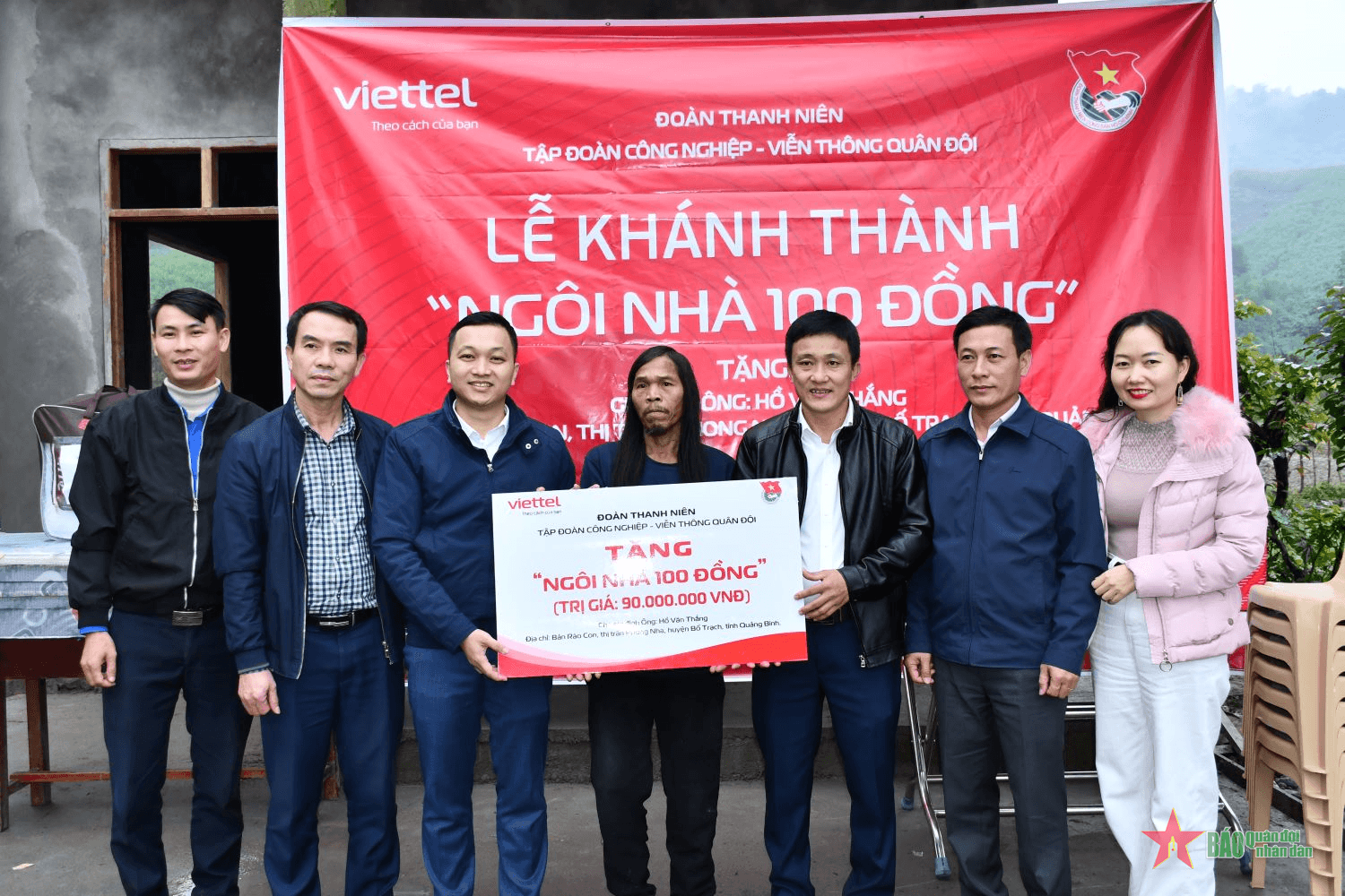 Viettel Quảng Bình bàn giao “Ngôi nhà 100 đồng” tặng gia đình đồng bào dân tộc Bru – Vân Kiều