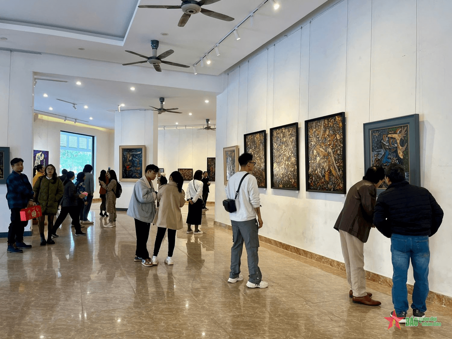 Triển lãm “Khuấy khỏa”: Hành trình chuyển hóa cảm xúc
