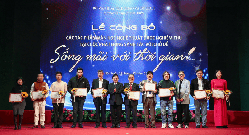 Công bố 35 tác phẩm xuất sắc từ cuộc vận động sáng tác “Sống mãi với thời gian”