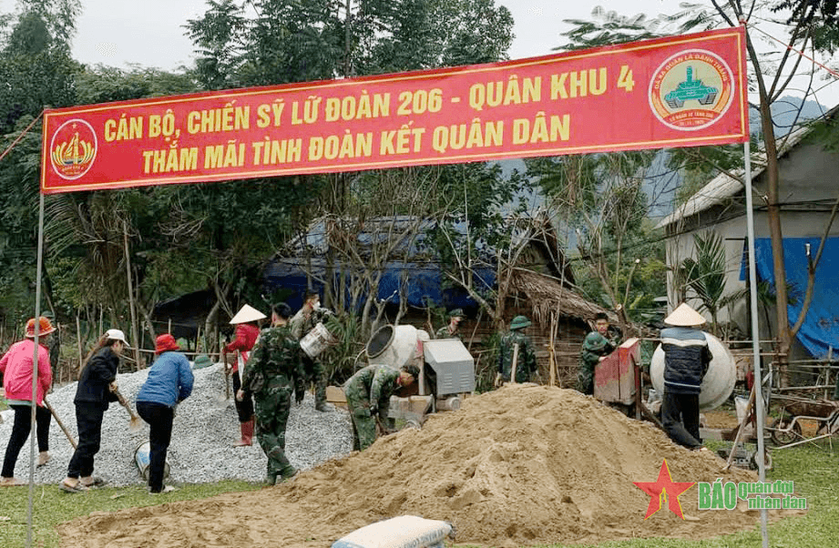 Lữ đoàn Tăng thiết giáp 206 (Quân khu 4) xem việc của nhân dân như việc của đơn vị