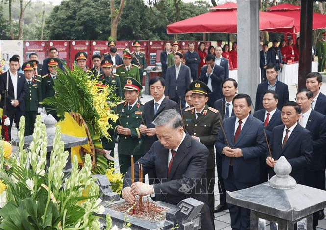 Tổng Bí thư Tô Lâm dâng hương tại Khu di tích lịch sử cấp quốc gia đặc biệt Ngã ba Đồng Lộc