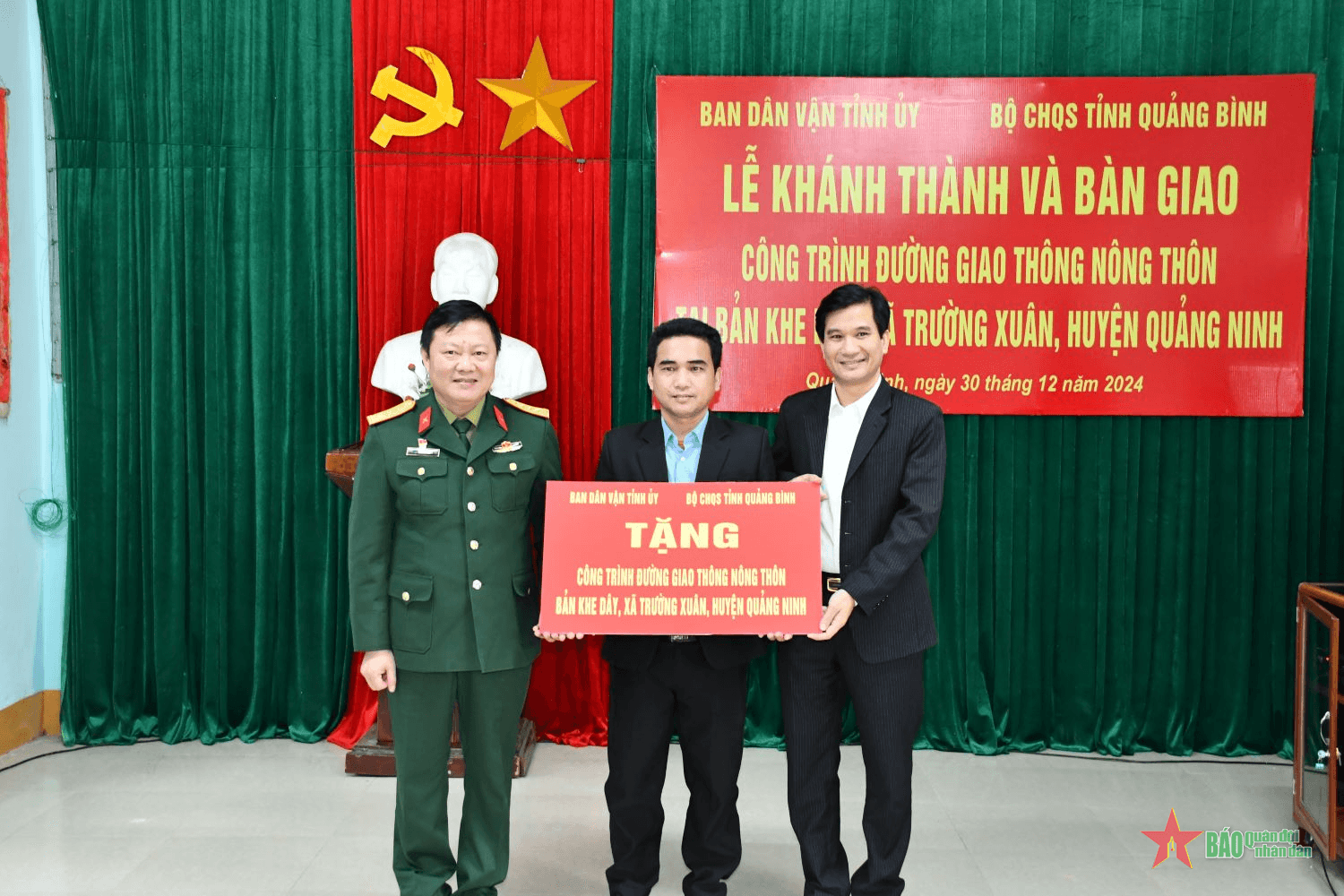 Quảng Bình: Khánh thành và bàn giao công trình đường giao thông nông thôn tặng bản Khe Dây