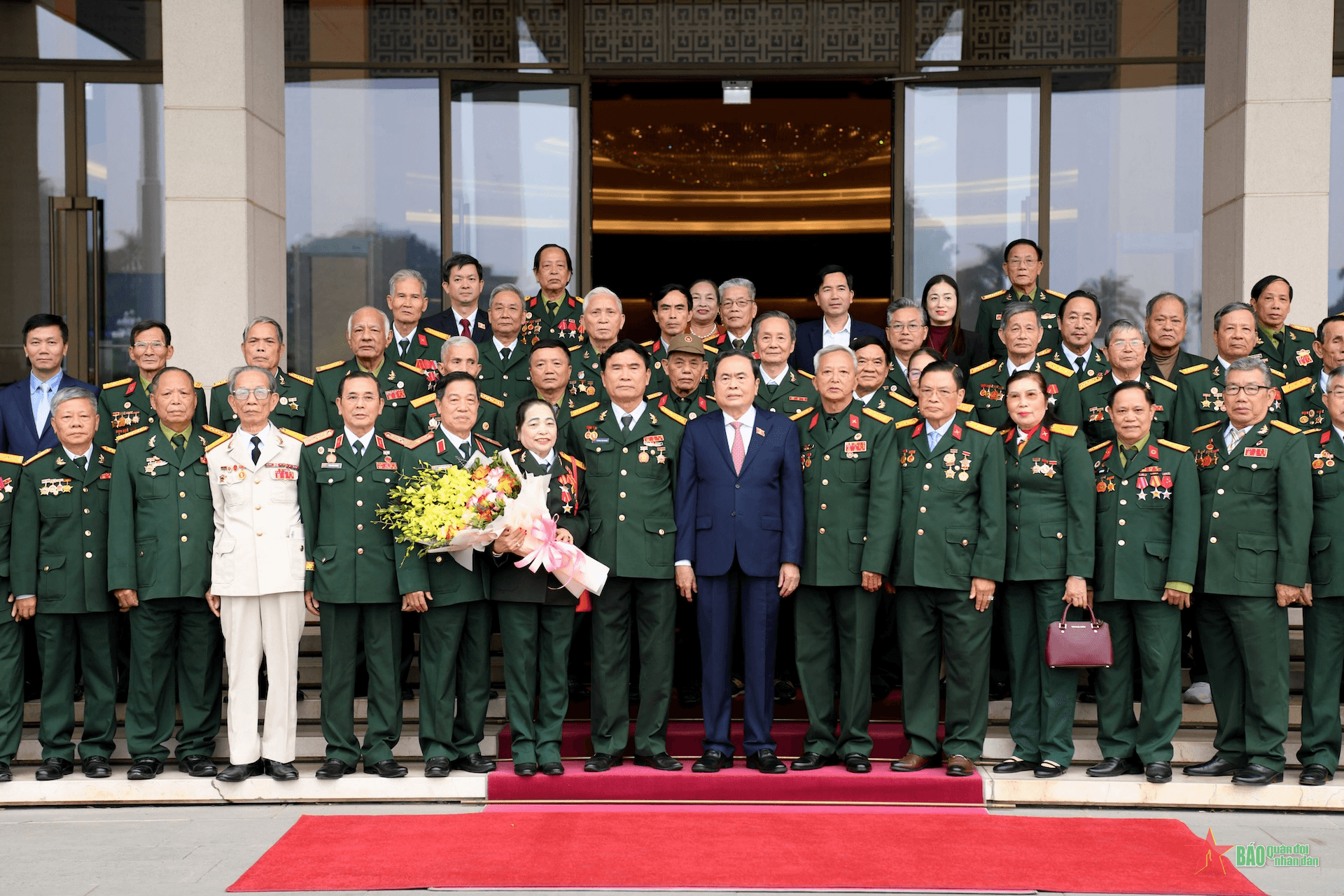 Chủ tịch Quốc hội Trần Thanh Mẫn gặp mặt đoàn đại biểu người có công Trung đoàn 271 Quân khu Trị Thiên