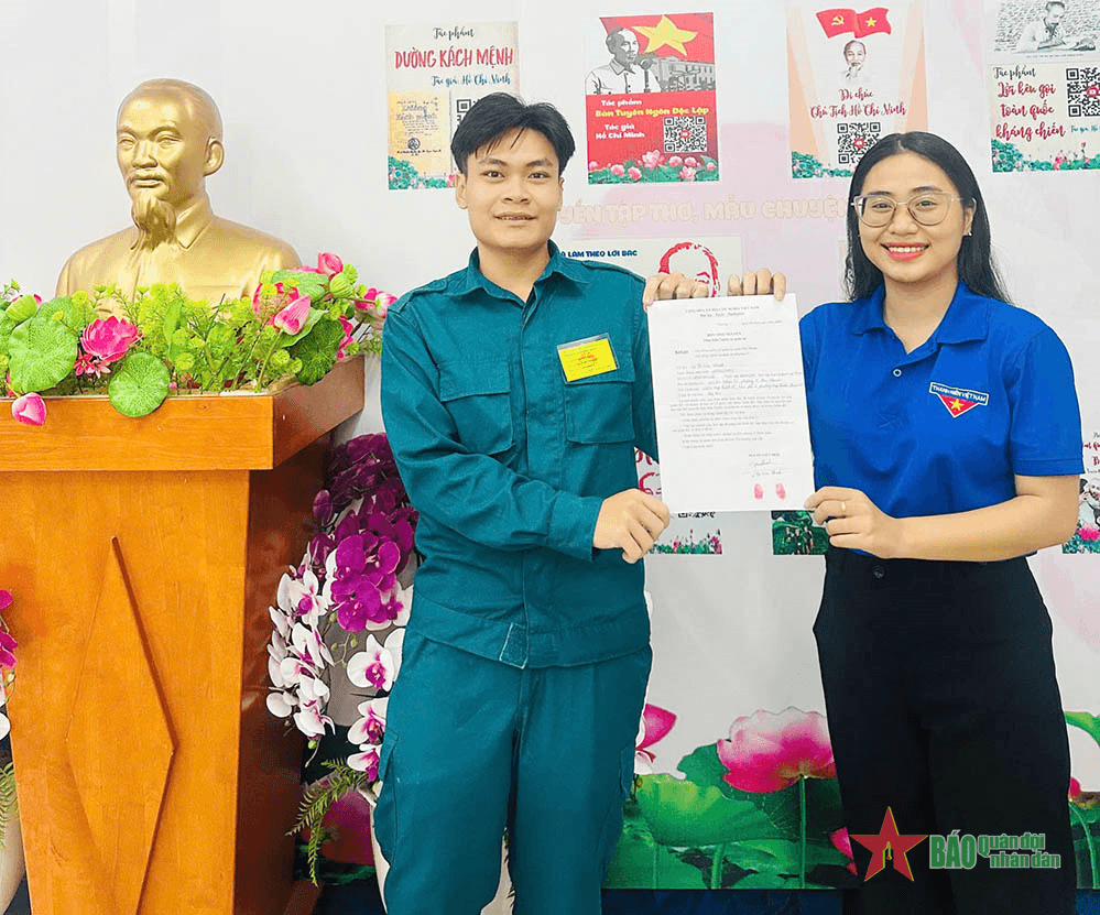 Nữ cử nhân tình nguyện nhập ngũ