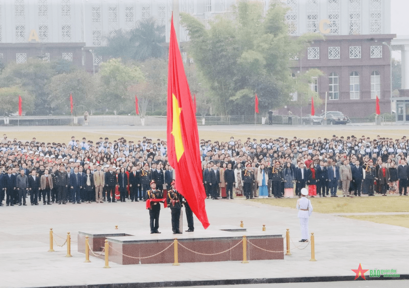 Lai Châu: Thiêng liêng Lễ chào cờ đầu năm mới 2025