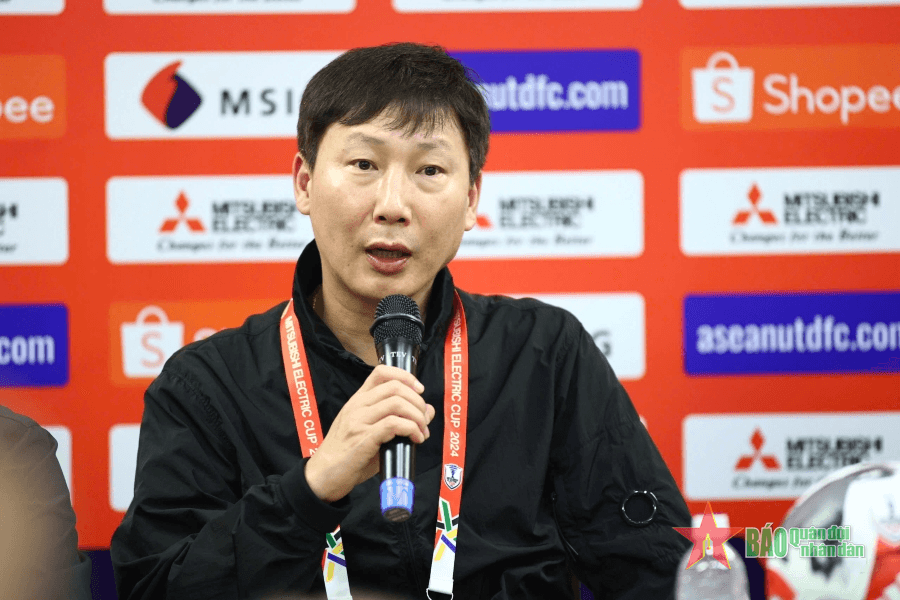 HLV Kim Sang-sik: Đánh bại Thái Lan là món quà năm mới tặng cổ động viên Việt Nam